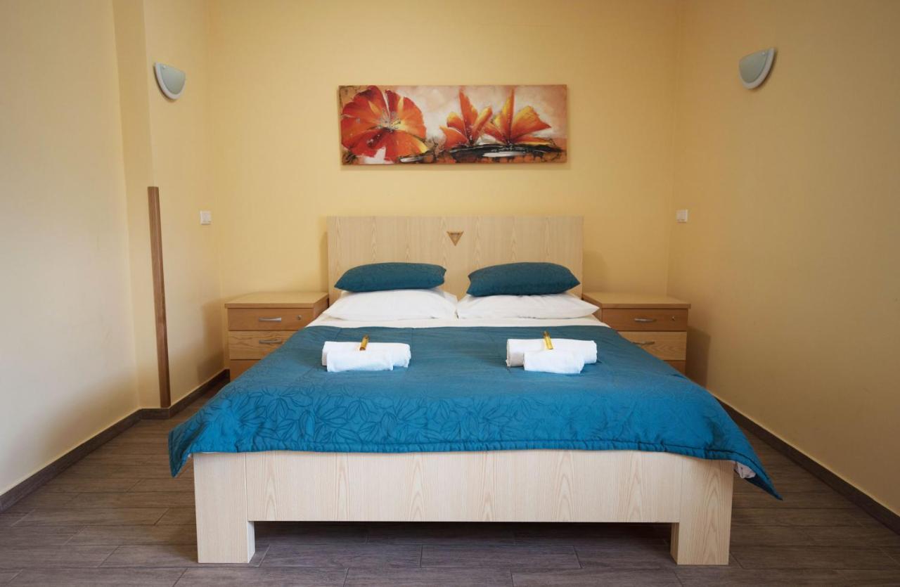 Hotel S