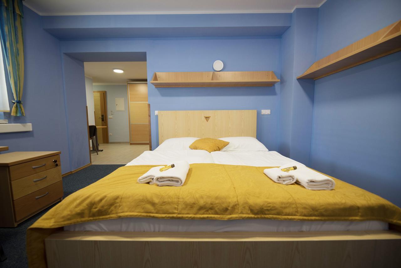 S Hotel 3*