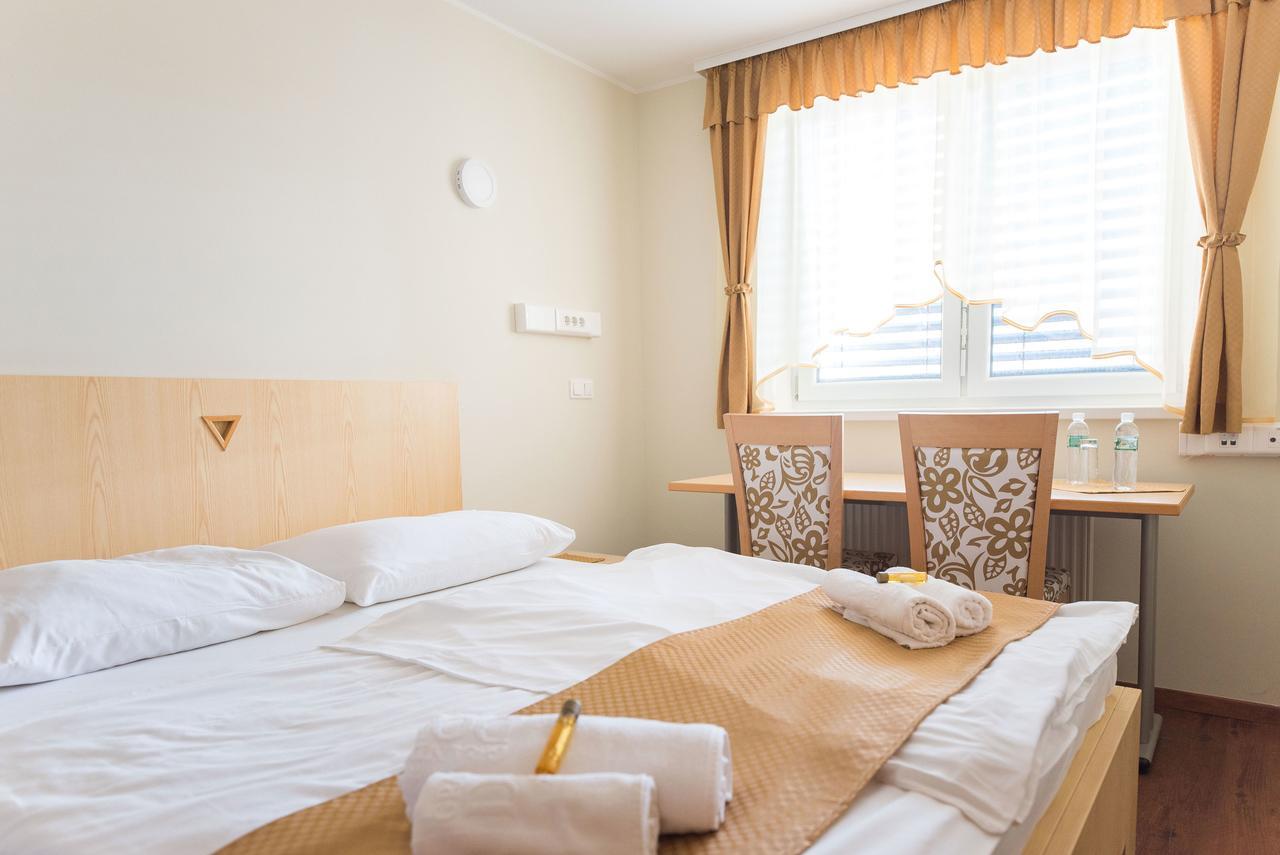 Hotel S