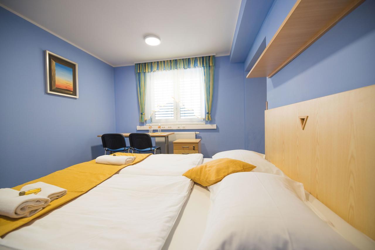 Hotel S